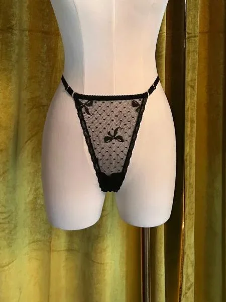 Bow Mesh G-String – Black –