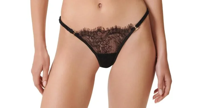 Camelia Thong – Black –