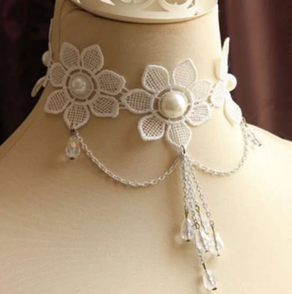 Cream – Flower Lace Choker