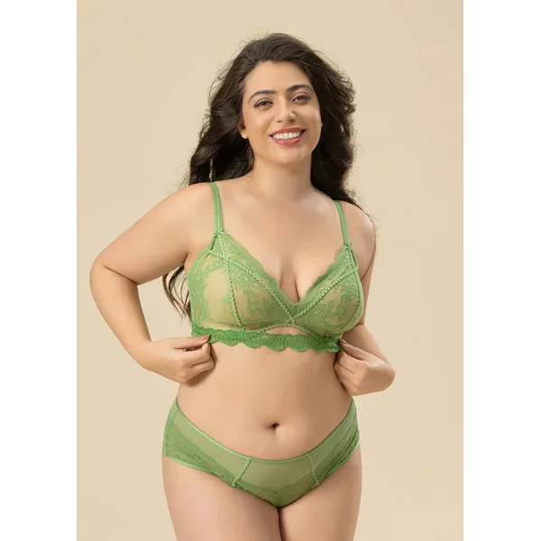 JANET Plus Green Lace Wireless Triangle Bra with Molded Padded Cups