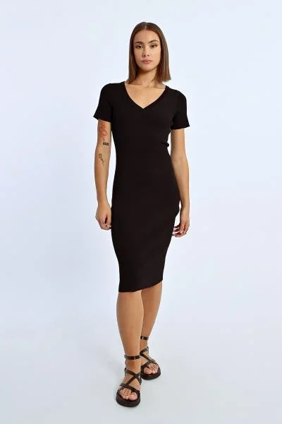 Knitted Fitted Dress with Open Heart at the Back – Black –