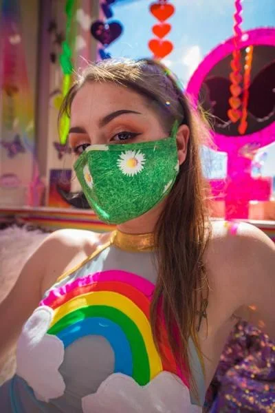 Tailored Mask – Daisys on Grass –