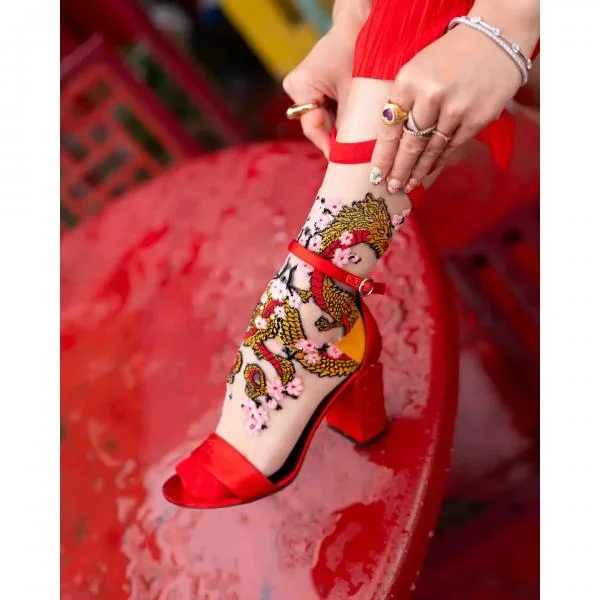 Year of the Dragon Sheer Crew Sock – US W10-14/US M8-12
